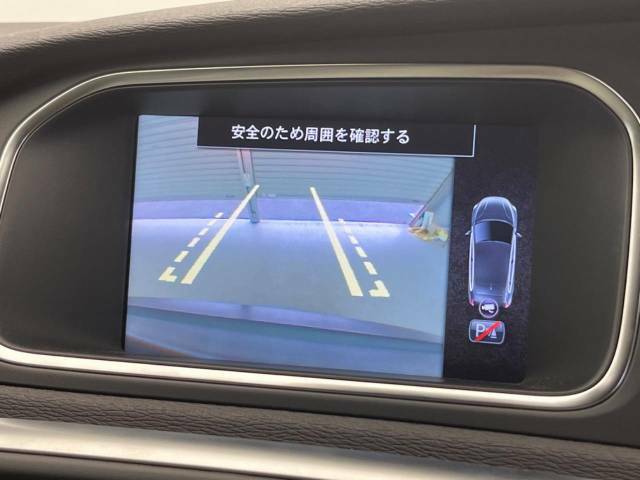 【パークアシスト・カメラ】駐車時に後方がリアルタイム映像で確認できます。大型商業施設や立体駐車場での駐車時や、夜間のバック時に大活躍！運転スキルに関わらず、今や必須となった装備のひとつです！