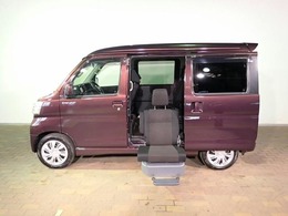 ◆三重県最大級の大型屋内中古車センター♪ヴァーサス鈴鹿店です♪オールジャンルの展示車が盛り沢山です♪在庫の無い車両のオーダーも受け付けます♪電話→059-384-5050までお問合せ下さい◆