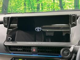 【12.3インチディスプレイオーディオ】スマートフォンと連携が可能な大画面ディスプレイオーディオです。スマートフォンのナビ機能を使用したり、Bluetooth接続で音楽もお楽しみいただけます！