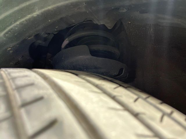 お車を安心してお乗りいただく為には、足回りの定期点検が欠かせません。サービスサポート（有償保証）では無料点検もご提供しており、安心のカーライフをお過ごしいただけるサポート体制が整っています。