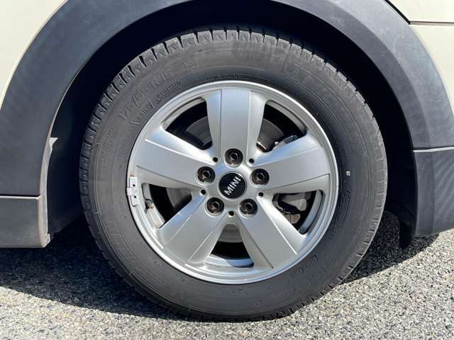 純正アルミ履いてます！重量や質感、精度等はメーカー指定のホイールだけあります！