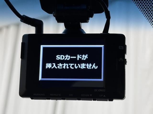 ドライブレコーダー装備してますよ。　思いでの記録や万が一の時の記録にも便利ですね。