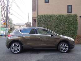 長427cm幅181cm高153cmホイールベース2610mmトレッド前/後1530/1525mm重量1390kgタイヤ215/55R17専デザインアルミ日本製アイシン6速トルコンATガレージ室内保管