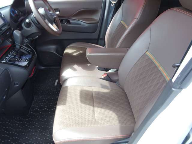 使用頻度が高いからこそ気になるポイントの一つです。きれいな状態で目立つキズや汚れはありません。