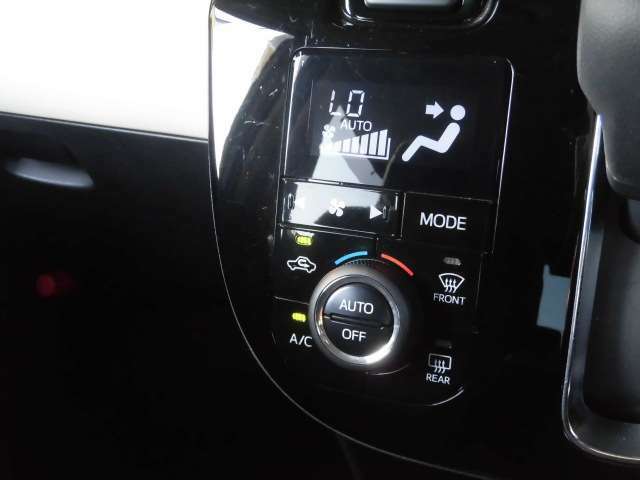AUTOエアコン付です！車内の温度調節も自動です☆☆