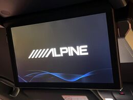 【フリップダウンモニター】大画面モニターで後席でもエンタメをお楽しみいただけます。小さなお子様にも大人気の装備です♪