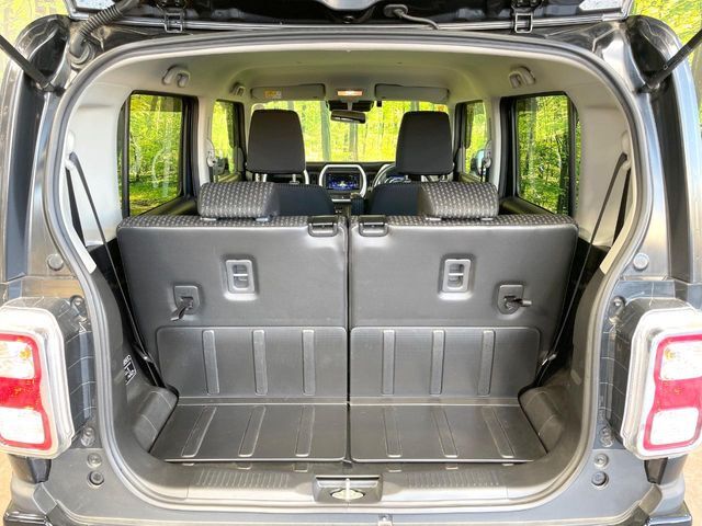 普段のお買い物や通勤、送迎等に十分な荷室スペースを確保しております。セカンドシートを倒すと、大きな荷物の積載も可能です♪