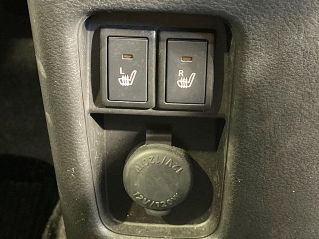 【シートヒーター】寒い日に重宝するシートヒーター！エアコンより早く温まってくれるので寒がりの人も安心ですね♪エアコンの温風は乾燥するから苦手、という方にもをおすすめです。