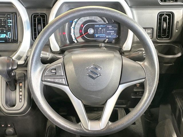 【ステアリングスイッチ】運転中、前方から目線をそらすことなく、オーディオ等の操作が可能な便利機能！安心＆快適なドライブを演出してくれます♪