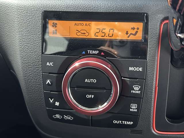 【オートエアコン】車内温度を感知して自動で温度調整をしてくれるのでいつでも快適な車内空間を創り上げます！