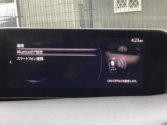 Bluetoothに接続することで、スマートフォンに入っている音楽アプリを車内で楽しめたり、通話が出来ます♪