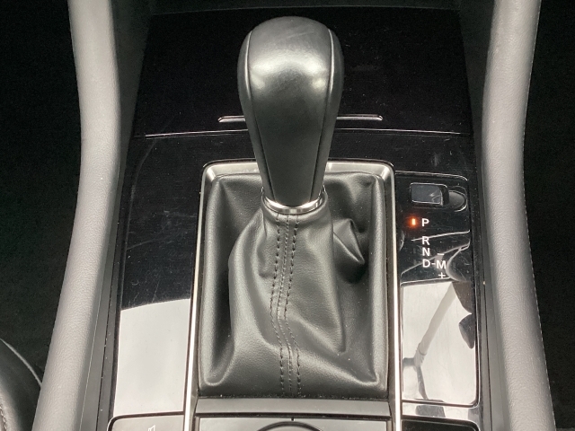 アクセルペダルを踏み込む量や速さに応じて変速パターンをし、人馬一体の運転感覚を発揮してくれる6速オートマ！