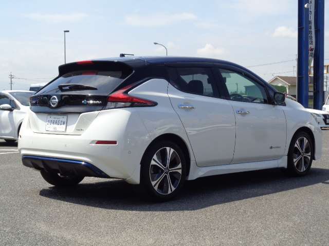 中古車販売はもちろん新車販売・車検＆整備・鈑金＆塗装などお車のことなら何でも当店へご相談ください。お車の保険や故障困った時も当店を思い出してくださいね。