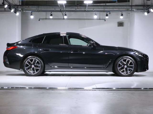 プレミアムセレクション2年保証のお車は2年延長保証にご加入頂けます。プレミアムセレクション2年保証からさら最大2年間、合計4年間の保証をお受け頂けます。対象箇所の不具合は無償修理をご提供致します。
