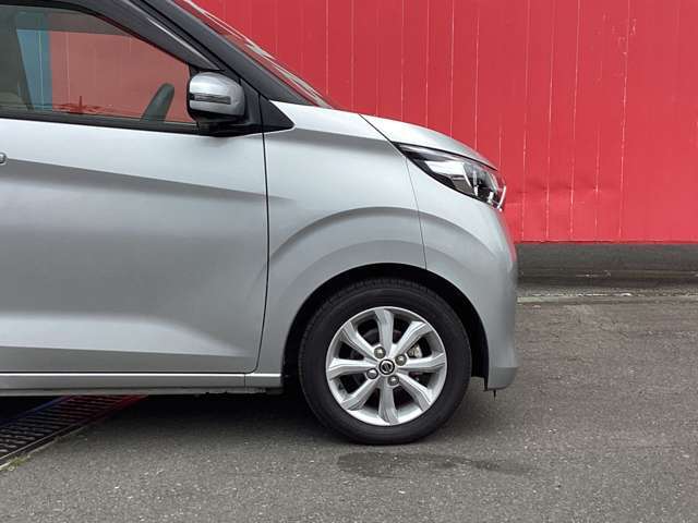 純正アルミホイールが車両とマッチしています！