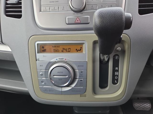 シフトレバーは手に馴染みやすいデザインで、操作のしやすさが一目見てわかります！