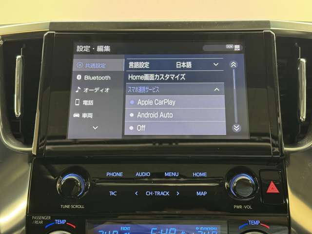 【純正ナビ】人気の純正ナビを装備しております。ナビの使いやすさはもちろん、オーディオ機能も充実！キャンプや旅行はもちろん、通勤や買い物など普段のドライブも楽しくなるはず