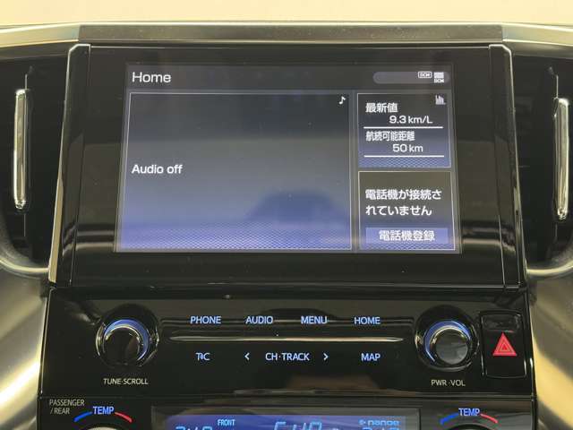 【純正ナビ】人気の純正ナビを装備しております。ナビの使いやすさはもちろん、オーディオ機能も充実！キャンプや旅行はもちろん、通勤や買い物など普段のドライブも楽しくなるはず