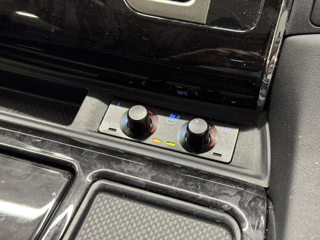 店舗にて現車の確認もいただけますので、お電話で在庫のご確認の上是非ご来店くださいませ。