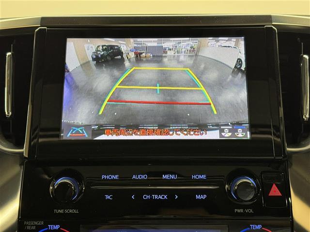 【バックカメラ】駐車時に後方がリアルタイム映像で確認できます。大型商業施設や立体駐車場での駐車時や、夜間のバック時に大活躍！運転スキルに関わらず、今や必須となった装備のひとつです！