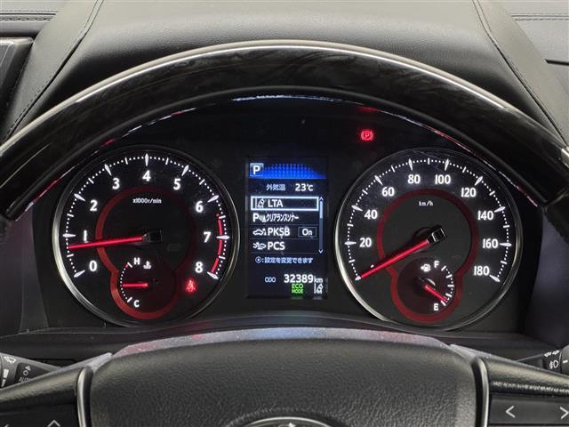 【メーターまわり】ドライバーから見やすい位置にあって安全運転に寄与します。マルチインフォメーションディスプレイでは、クルマに関する情報の確認はもちろん、各種安全機能・装備のON/OFFも設定可能。