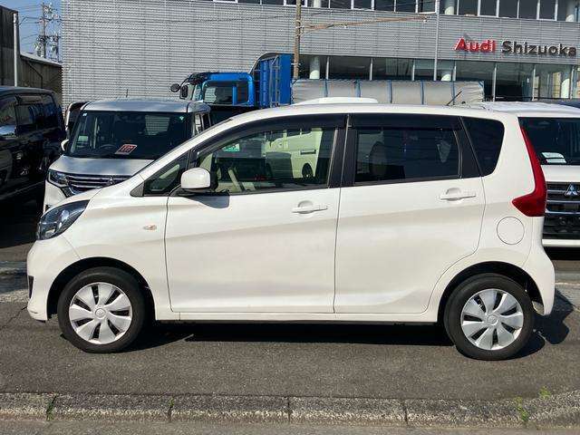 静岡インター道理沿いに中古車展示場を完備。