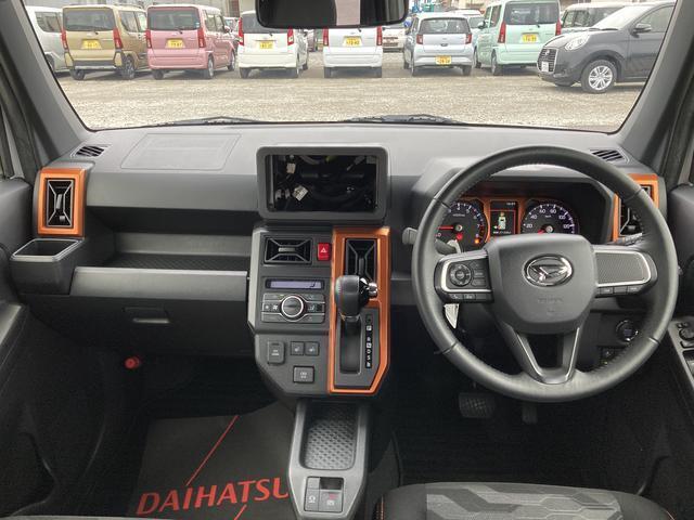 広々とした駐車場をご用意しておりますので、運転が苦手な方でもご安心ください。また、大型の屋根がございますので、雨に濡れることなくご移動できます。