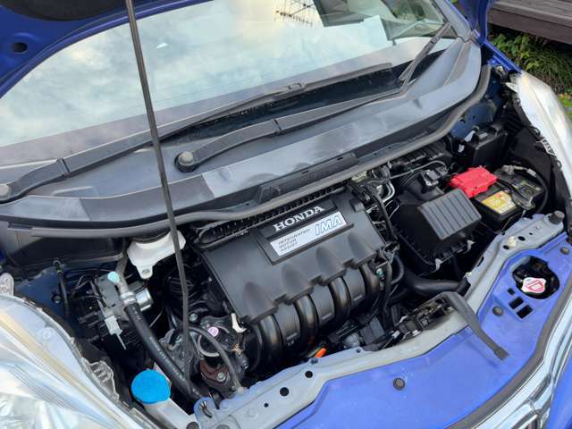 エンジンはタイミングチェーンを使用しているので10万km毎のタイミングベルトの交換も必要がありません♪エンジンに異音や異臭などもなく吹けも良好で安心して長くお乗り頂けます♪入庫時にロードテスト済♪