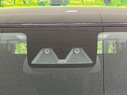 【スマートアシスト】走行中に前方の車両等を認識し、衝突しそうな時は警報とブレーキで衝突回避と被害軽減をアシスト。より安全にドライブをお楽しみいただけます。