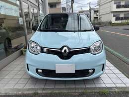 希少車のキャンバストップのトゥインゴです。フランンス車らしい、お洒落な1台です。