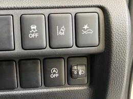 【三菱e-Assist】走行中に前方の車両等を認識し、衝突しそうな時は警報とブレーキで衝突回避と被害軽減をアシスト。より安全にドライブをお楽しみいただけます。