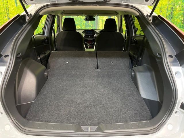 後席を格納すると、これだけの広さが！シーンに合わせたシートアレンジで、大きな荷物も積むことが出来ます♪