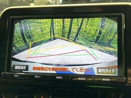 【バックカメラ】駐車時に後方がリアルタイム映像で確認できます。大型商業施設や立体駐車場での駐車時や、夜間のバック時に大活躍！運転スキルに関わらず、今や必須となった装備のひとつです！