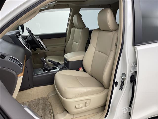 【助手席】きれいな助手席なので家族や友だちに乗ってもらっても安心です！