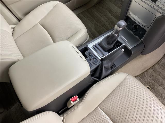 【シフトレバー】シフトも操作しやすく快適なドライブを楽しんでいただけます！