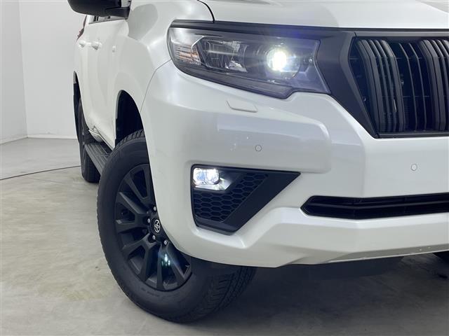 【ライト・ランプ】ワレもなく綺麗な状態なので、悪天候や夜間の走行も視界良好で安心してお乗りいただけます。ヘッドライト・ホイール・フロントガラスなど色々な部分コーティングをご用意しております！