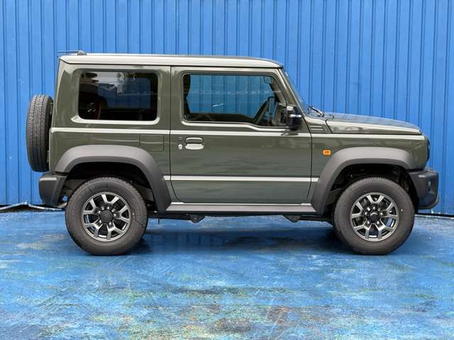 【有限会社クライス】です。当社のウリは中古車を中古と思わせない【業界トップクラスの仕上げ】が魅力です！！また、高価買取・アフターメンテナンス・自動車保険などお車に関わること、全てお任せください！！