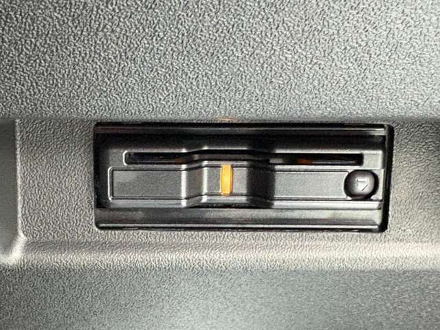 【有限会社クライス】です。当社のウリは中古車を中古と思わせない【業界トップクラスの仕上げ】が魅力です！！また、高価買取・アフターメンテナンス・自動車保険などお車に関わること、全てお任せください！！