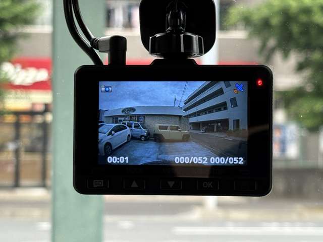 【有限会社クライス】です。当社のウリは中古車を中古と思わせない【業界トップクラスの仕上げ】が魅力です！！また、高価買取・アフターメンテナンス・自動車保険などお車に関わること、全てお任せください！！