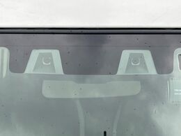 【スズキ　セーフティサポート】走行中に前方の車両等を認識し、衝突しそうな時は警報とブレーキで衝突回避と被害軽減をアシスト。より安全にドライブをお楽しみいただけます。