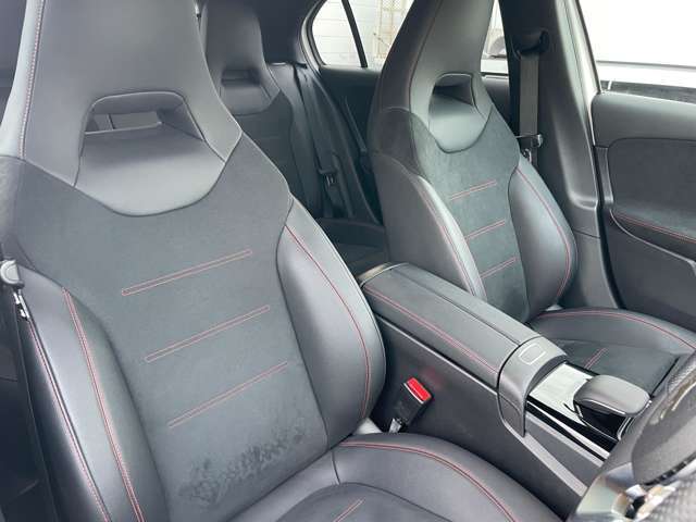 【運転席】せっかく買う車が汚かったら嫌ですよね。でもご安心下さい！当社の在庫車は全車ルームクリーニング済みです！綺麗なお車で気持ちの良いドライブを！