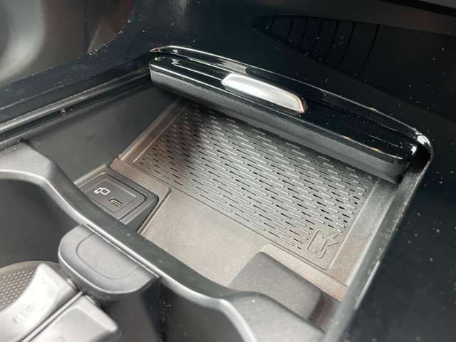 【置くだけ充電】対応スマホを置くだけで充電していただけます！