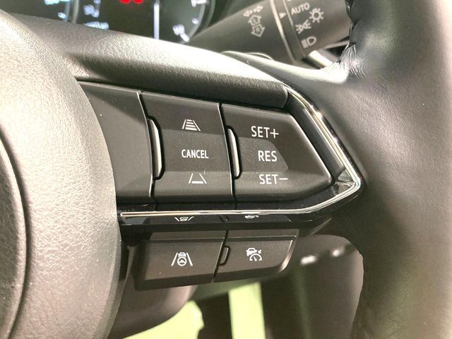 【マツダ・レーダークルーズコントロール】高速道路での長距離走行が楽に！自動で速度を保つクルーズコントロールが、衝突軽減システムと連携し、前方の車両を感知して車間を保つように速度調節してくれます！！