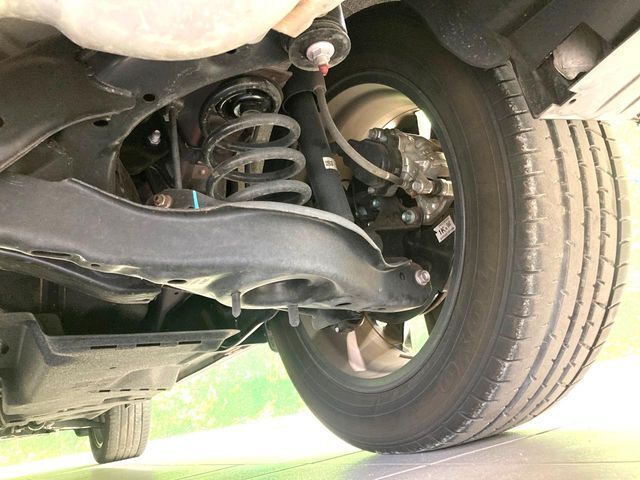 お車を安心してお乗りいただく為には、足回りの定期点検が欠かせません。サービスサポート（有償保証）では無料点検もご提供しており、安心のカーライフをお過ごしいただけるサポート体制が整っています。