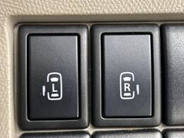 【両側パワースライドドア】スマートキーや運転席のスイッチで後席両側スライドドアの開閉が可能♪電動だから力を入れてドアを開ける必要が無く、小さなお子様でも簡単に開け閉めでき快適です♪