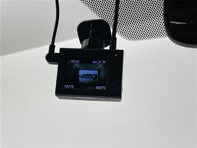 【ドライブレコーダー】映像・音声などの運転中の記録を残します。事故などを起こした起こされた時の証拠になりえますので、もしも時でも安心ですね。