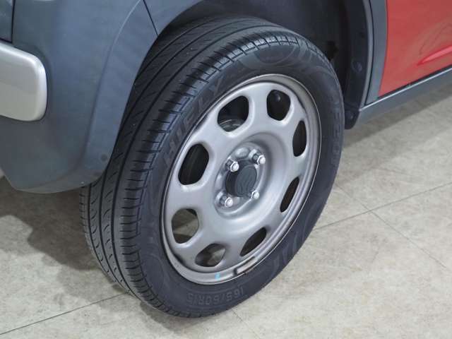 タイヤのホイールの細かいところまでキレイいにしてからお渡しします！