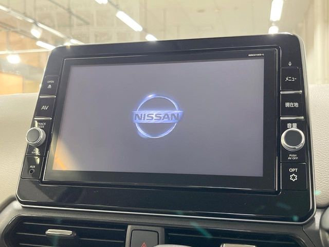 【純正9型ナビ】人気の純正ナビを装備。オーディオ機能も充実しており、Bluetooth接続すればお持ちのスマホやMP3プレイヤーの音楽を再生可能！毎日の運転がさらに楽しくなります！！