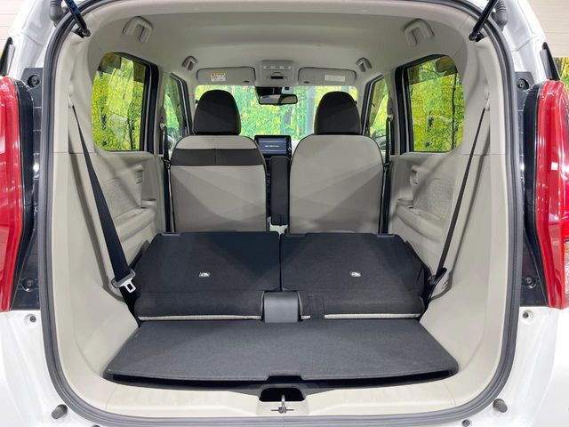 普段のお買い物や通勤、送迎等に十分な荷室スペースを確保しております。セカンドシートを倒すと、大きな荷物の積載も可能です♪