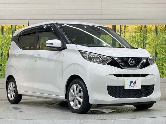 大好評のボディコーティング「弾スプラッシュコート」もご納車までに施工可能。通常のガラスコートと異なる、耐久年数6年の無機質ガラスコーティングが、ボディをキレイな状態に保ってくれます。